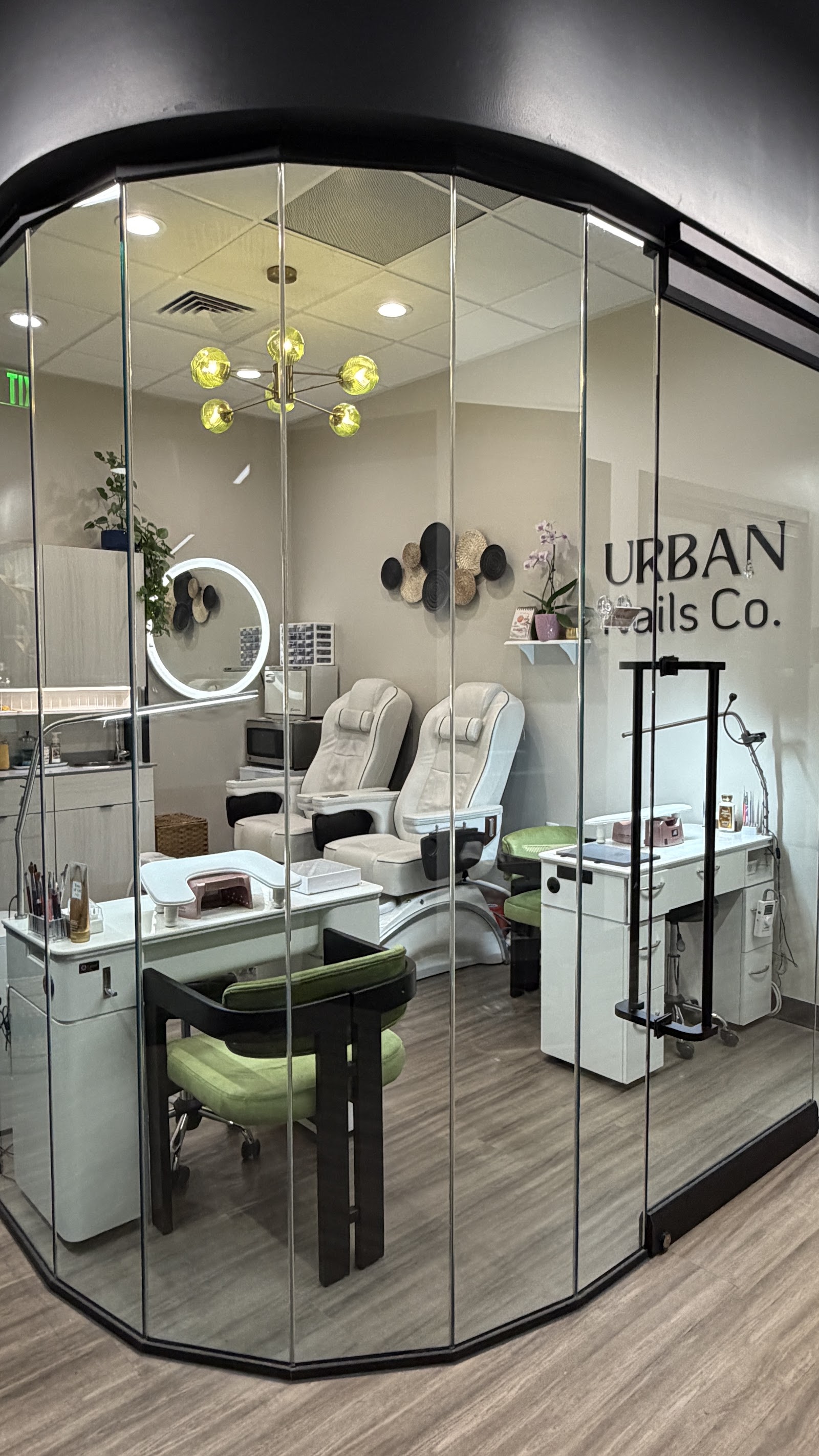 Urban Nails Co. logo